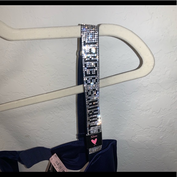 Victoria’s Secret Bra(Size=32DD) - Picture 3 of 7